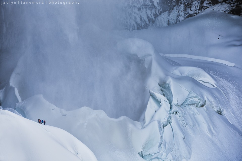 Illustration for article titled The giant Helmcken Falls must be the biggest ice machine in the world